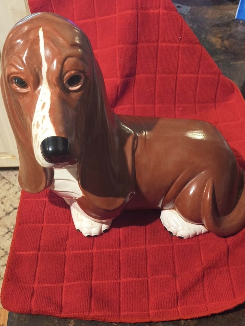 Brown and White Basset Hound Ceramic Dog Figurine Decorative Pet Statue Vintage